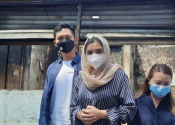 Ashanty-kunjungi-salah-satu-rumah-korban-kebakaran-di-Karet-Tengsi-Jakarta-Pusat-foto-Cakraline.com