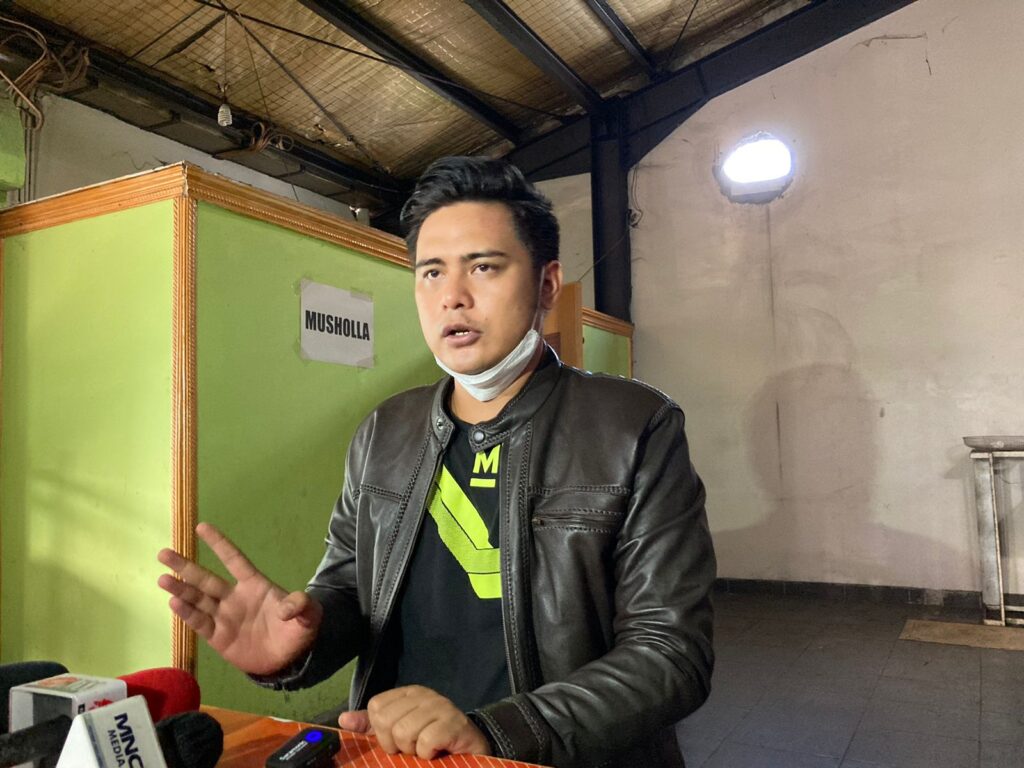 Galih-Ginanjar-menunggu-sinyal-Sonny-dan-Fairus-untuk-bertemu-anaknya-Faaz-foto-Ist.