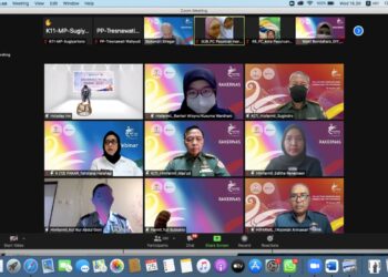 Ketua-Umum-Pengurus-Pusat-Apoteker-Indonesia-apt-Drs-Nurul-Falah-Eddy-Pariang-melantik-Perhimpunan-Farmasi-Militer-dan-Perhimpunan-Saintis-Farmasi-Indonesia.-foto-Humas