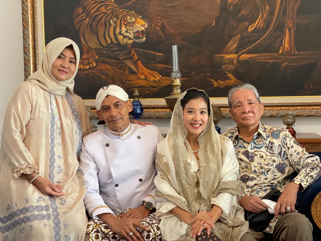 Olivia-Zalianty-bersama-Ibunda-Tetty-Liz-Indriati-dan-keluarga-selesai-akad-nikah-foto-dok-pri