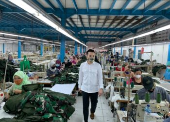 Stephen-Wongso-produksi-1-juta-APD-setiap-bulan-foto-Cakraline.com