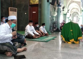 KH-Edi-Junaidi-Nawawi-dilepas-Walikota-Tangerang-Arief-Wismansyah-dan-Wakilnya-Sachrudin-Ketua-DPRD-Ketua-MUI-KH-Baijuri-Khatib-dan-jajarannya-ft-KH