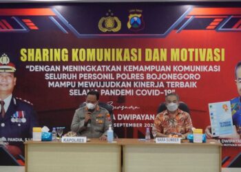 Kapolres-Bojonegoro-Jawa-Timur-AKBP-Ega-Guna-Pandia-bersama-Dr-Aqua-memotivasi-jajarannya-dan-istri-foto-Ist
