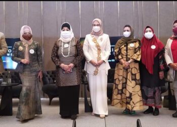 Nina-Nugroho-bersama-perempuan-hebat-di-acara-Puncak-Professional-Women’s-Week-PWW-2021-foto-Ist