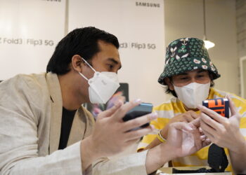 Vino-G-Bastian-Berkenalan-Dengan-Galaxy-Z-Flip3-foto-Ist