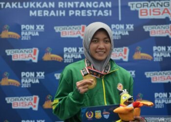 Adinda-Larasati-Dewi-Kirana-peraih-delapan-medali-emas-PON-Papua-XX-foto-Antara.