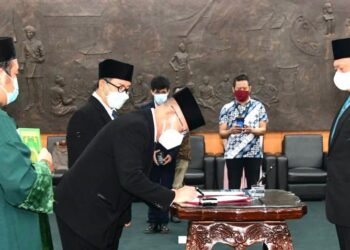 Bamsoet-dalam-pelantikan-anggota-MPR-RI-Ikbal-Djabaid-dari-Kelompok-DPD-Daerah-Pemilihan-Maluku-Utara-dan-Nanang-Sulaiman-dari-Kelompok-DPD-Daerah-pemilihan-Kalimantan-Timur-foto-Ist