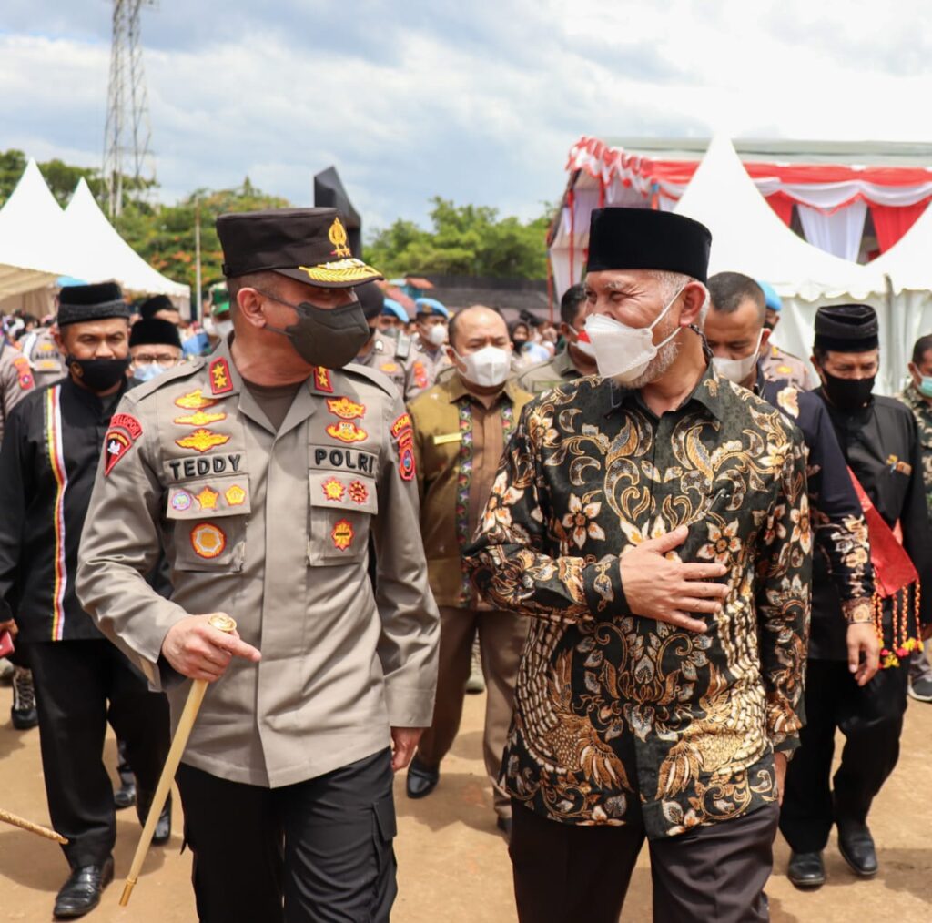 Gubernur-Buya-Mahyeldi-bersama-Kapolda-Sumbar-Teddy-Minahasa-foto-Ist