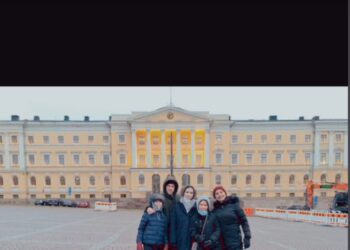 Ayu-Azhari-memboyong-anak-anak-liburan-ke-Finlandia-foto-Istagram