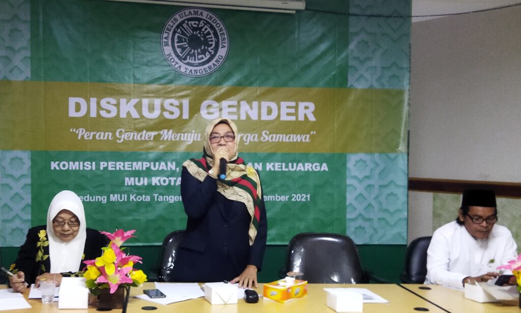 Dosen-Fakultas-Dawah-UIN-Syarif-Hidayatullah-Jakarta-Dra-Jundah-Ibrahim-MA-sebagai-narasumber-tunggal-dalam-Diskusi-Gender-Peran-Gender-Menuju-Keluarga-Sakinah-di-Kantor-MUI-Kota-Tangerang