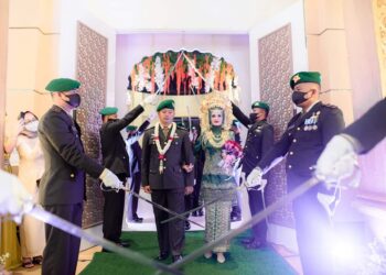 Upacara-Pedang-Pora-di-resepsi-pernikahan-Ayura-Gadwina-Alfin-Fachrurozi-ft-Ist