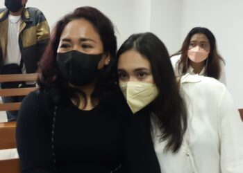 Ameilia-Edelenyi-dan-Greta-Iren-kakak-mendiang-Laura-Anna-di-PN-Jakarta-Timur-foto-Cakraline.com