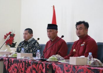 Gubernur-Buya-Mahyeldi-bersama-Bupati-Sutan-Riska-Tuanku-Kerajaan-foto-Ist