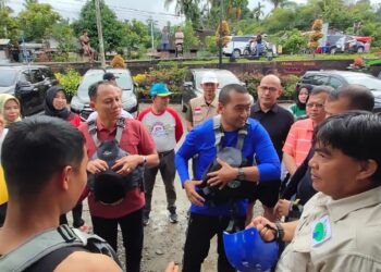 Wagub-Audy-Joinaldy-ikuti-kegiatan-rafting-sepanjang-5-KM-di-Pasaman-foto-ist.