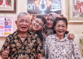 Lucky-Sondakh-bersama-istri-Keanu-dan-Angelina-Sondakh-foto-Ist.