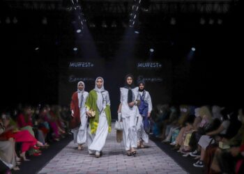ESENSIA-MUSLIM-FASHION-MUSLIM-LIFESTYLE-NINA-NUGROHO-foto-ISt