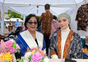 Dubes-RI-Helsinki-Ratu-Silvy-Gayatri-bersama-Isabel-Tramp-festival-musim-panas-foto-dok