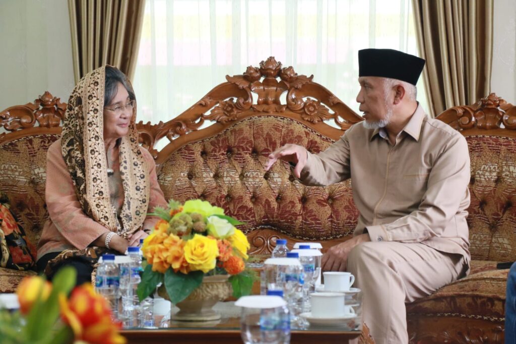 Mutia-Hatta-Putri-Bung-Hatta-bersama-Gubernur-Sumbar-Buya-Mahyeldi-foto-ist