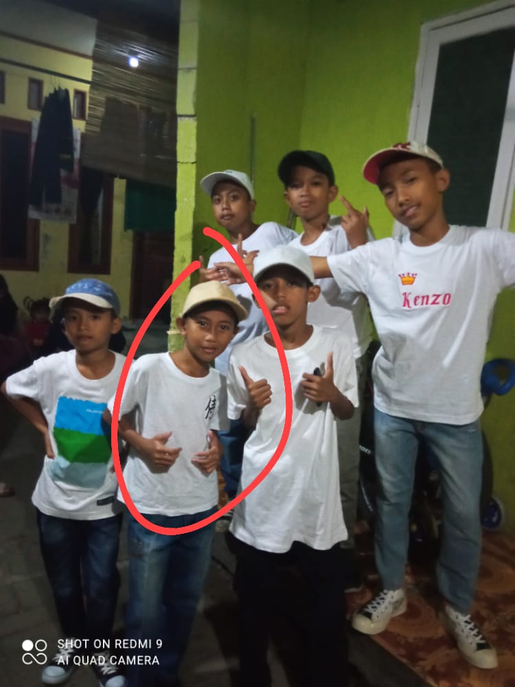 Naufal-bersama-teman-teman-sekolah-dalam-suatu-kegiatan-foto-dok-pri.