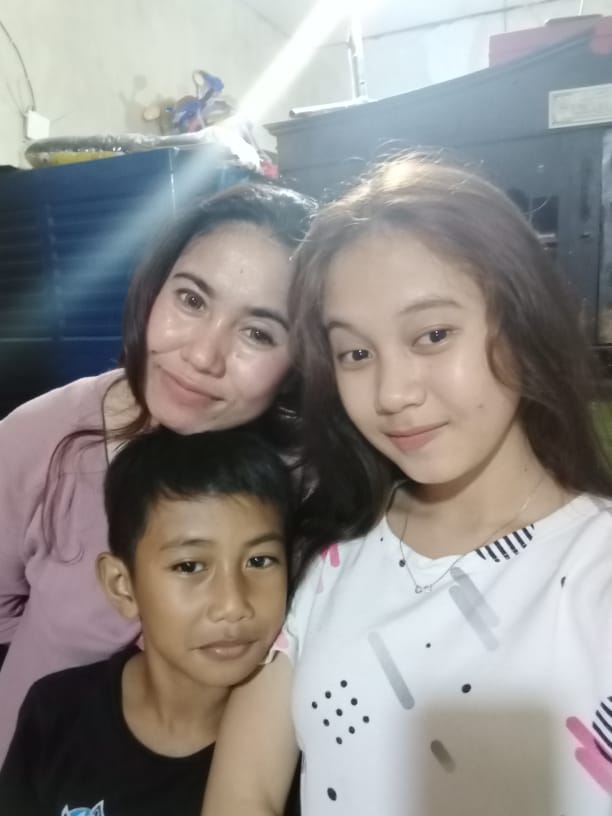 naufal-bersama-bunda-dan-kakak-Najwa-foto-dok-pri.