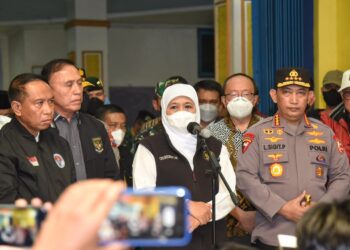 Gubernur-Khofifah-bersama-Kapolri-Jenderal-Pol-Listyo-Sigit-Prabowo-dan-Ketua-PSSI-Mohammad-Iriawan-ft-ist.