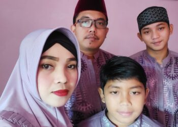 Kenangan-Yusnia-dengan-putranya-Dendis-foto-Ist