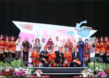 Umi-Harneli-Puji-Semangat-Para-Pelaku-Usaha-di-Minangkabau-Heritage