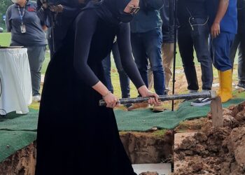 Angelina-sondakh-bakti-pada-orangtua-foto-Cakraline.com