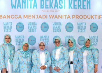 Nina-Nugroho-bersama-pengurus-Wanita-Bekasi-Keren-foto-Ist