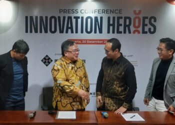 Prof-Bambang-Brojodnegoro-bersama-Dr.-Indrawan-Nugroho-CEO-dan-Co-founder-CIAS-foto-Cakraline.com
