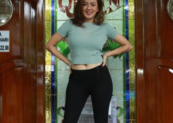 Yeyen-Lidya-lakukan-perawatan-di-klinik-bedah-plastik-Queen-ft-Ist