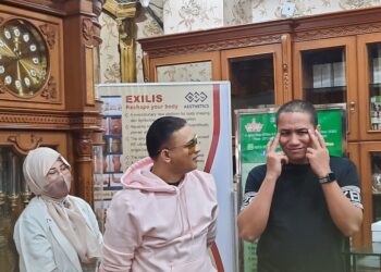 Ressa-Herlambang-dan-Kiki-Kanoe-lakukan-perawatan-wajah-di-Queen-Klinik-foto-Cakraline.com