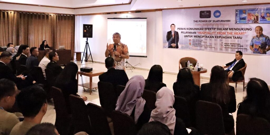 Sharing-komunikasi-Dr-Aqua-Dwipayan-dan-karyawan-Hotel-Santika-Premiere-Semarang-pekan-lalu