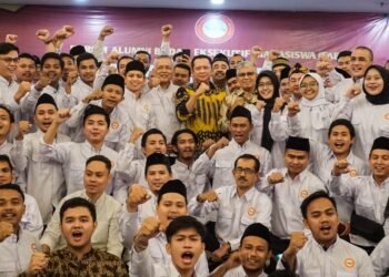 ukuhkan-Dewan-Pimpinan-Pusat-Forum-Alumni-Badan-Eksekutif-Mahasiswa-Ketua-MPR-RI-Bamsoet-Ajak-Wujudkan-Pemilu-Damai-dan-Bahagia