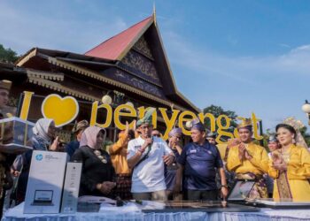 Menparekraf-Sandiaga-Uno-jadikan-Desa-Wisata-Pulau-Penyengat-masuk-dalam-75-besar-Anugerah-Desa-Wisata-Indonesia-2023-foto-Humas