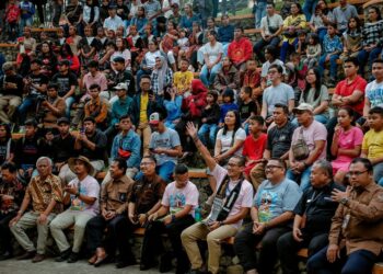 Sandiaga-Uno-saksikan-komunitas-delapan-kab-di-sekitar-Danau-Toba-dalam-Suara-Suara-Danau-Toba-di-The-Kaldera-Toba-Ajibata