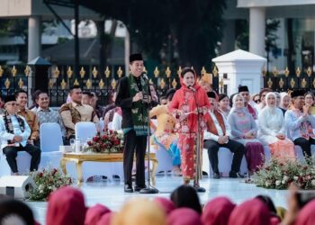 Presiden-Joko-Widodo-ibu-Iriana-Joko-Widodo-Wakil-Presiden-RI-Maruf-Amin-bersama-Istri-Wury-Estu-Handayani-dalam-Istana-Berkebaya-ft-Humas
