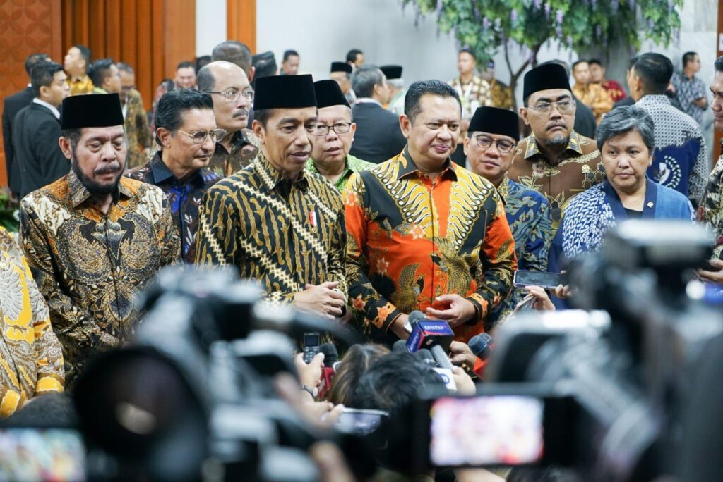 Presiden-Jokowi-saat-menghadiri-peringatan-Hari-Konstitusi-sekaligus-Hari-Ulang-Tahun-Ke-78-Majelis-Pemusyawaratan-Rakyat-Republik-Indonesia-MPR-RI-yang-digelar-di-Gedung-MPR-RI