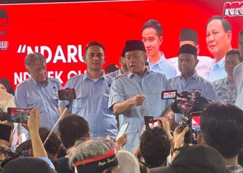 Aditya-Yusma-di-dampingi-Nusron-Wahid-saat-Deklarasi-Nderek-Guru-Indonesia-ft-Ist
