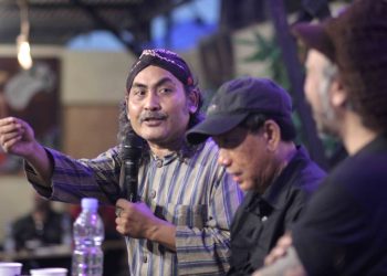 Dr.-Zaztrouw-Al-Ngatawi-dalam-diskusi-Indonesia-di-Persimpangan-Sejarah-bersama-Isti-Nugroho-dengan-moderator-Amien-Kamil.-foto-Dudut-Suhendra-Putra