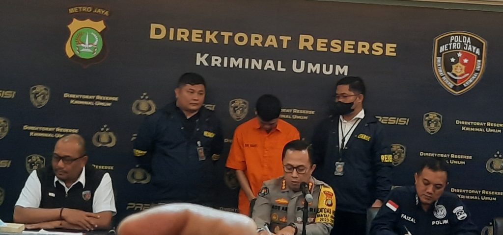 Kabid-Humas-Metro-Jaya-Kombes-Ade-Ary-bersama-Ditreskrimun-Kombes-Pol-Wira-Satya-Triputra-ft-Cakraline