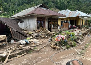 Terisolir-banyak-rumah-warga-tertimbun-tanah-longsor-dan-banjir-bandang-di-pesisir-selatan-ft-ist
