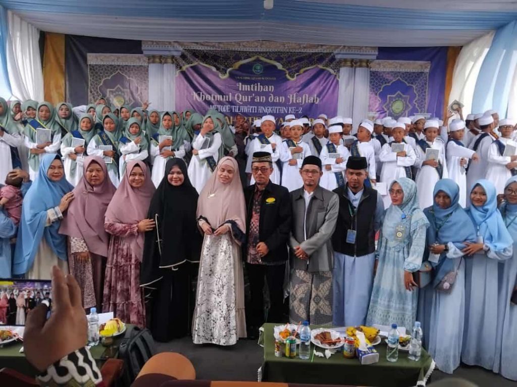 Siswa-siswi-Madrasah-Ibtidaiyah-AR-ROFI-Cibitung-Bekasi-Jawa-Barat-mengikuti-Imtihan-Khotmul-Quran-Haflah-Di-Al-Azhar-ft-Is