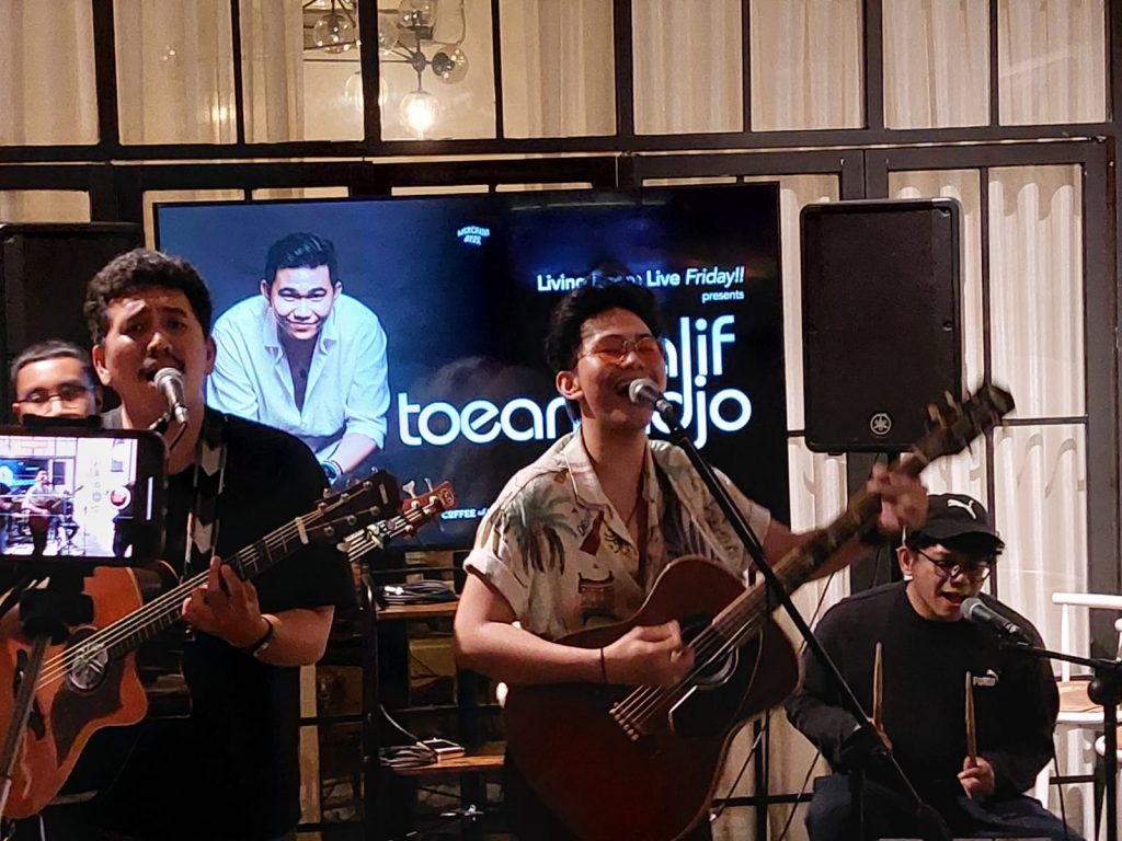 Alif-Toeanradjo-kembali-meluncurkan-single-terbaru-berjudul-The-Mask