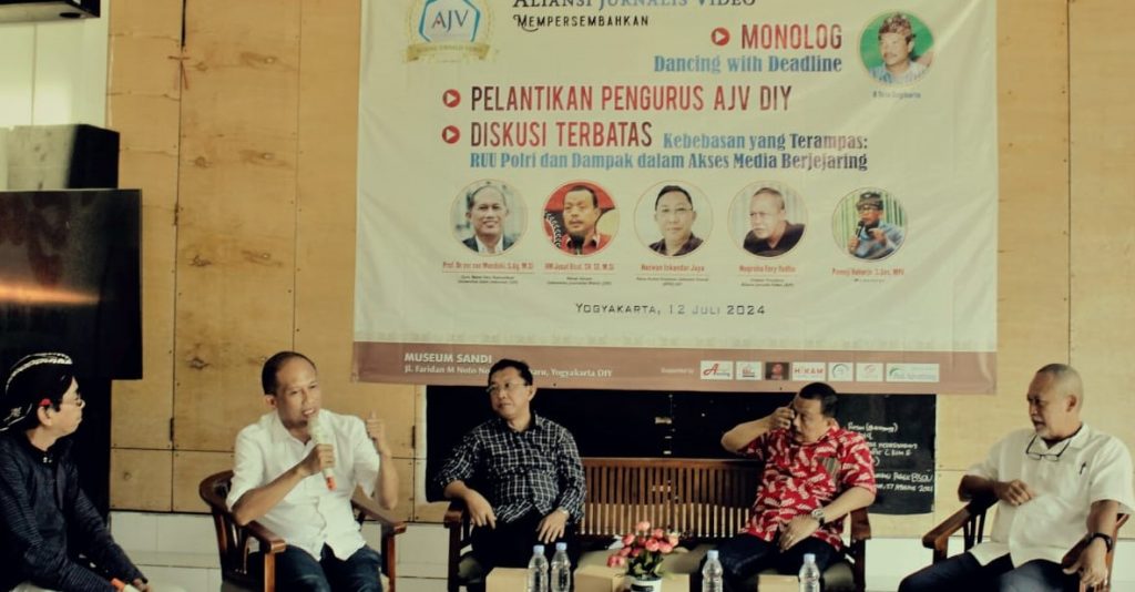 usuf-Rizal-SH-SE-Msi-Diskusi-bertajuk-Kebebasan-yang-Terampas-RUU-Polri-dan-Dampak-dalam-Akses-Media