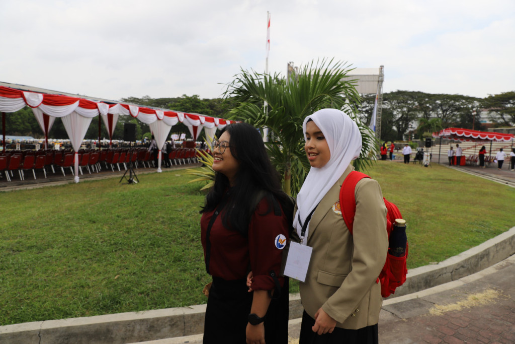 Kebahagian-Putri-Ariani-diterima-di-UGM