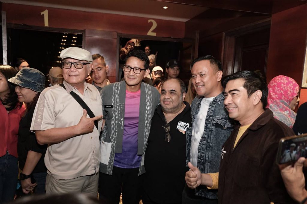 Sandiaga-Uno-bersama-pengamat-film-Yan-Wijaya-serta-produser-Uang-Panai-2