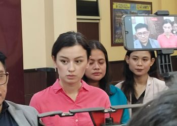 Kimberly-Ryder-bersama-kuasa-hukum-Machi-Ahmad-di-Polres-Jakarta-Selatan-foto-Ist