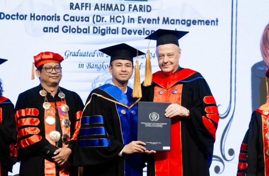 Raffi-Ahmad-menerima-penghargaan-dari-Institute-of-Professional-Management-UIPM-Thailand.-ft-Instagram