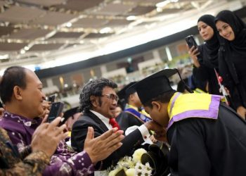 Rhoma_Irama_Hadiri_Wisuda_Putranya_UMS-ft-Suara-Muhammadiyah